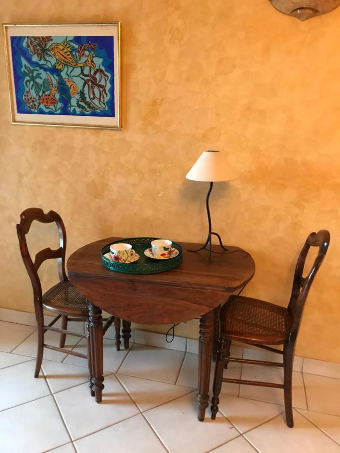 Les Trefles Apartment Hyeres Exterior photo