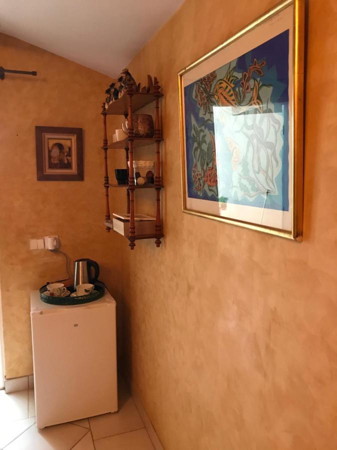 Les Trefles Apartment Hyeres Exterior photo